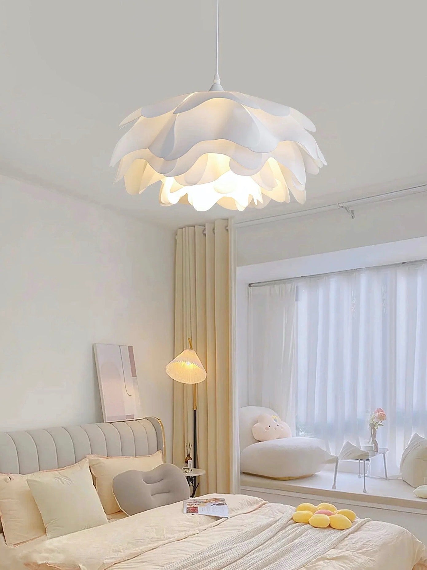 Flower Shaped White Pendant Lamp